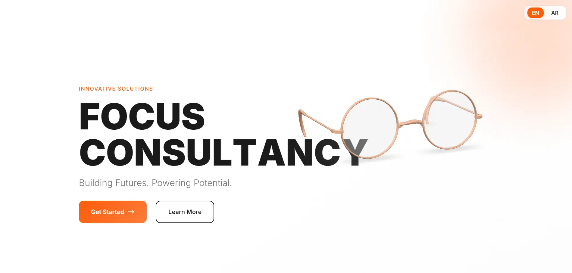 تتميز الصفحة الرئيسية بتصميم عصري ونظيف يرسخ المصداقية المهنية على الفور.